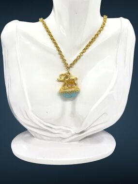 Vintage Elephant & Art Glass Cabochon Pendant Necklace